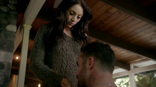 Η καλλονή της γιόγκα Mia Malkova θα προτιμούσε να πιπιλίζει και να γαμάει το μεγάλο του πουλί