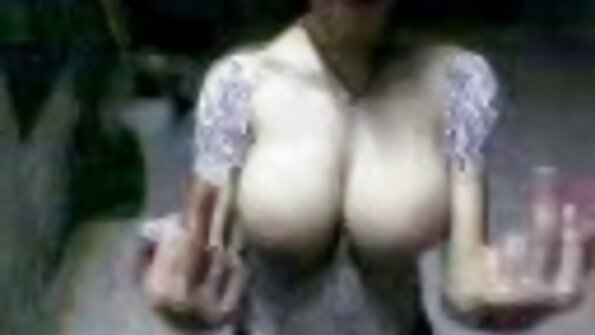 Η νεαρή έφηβη Cleo Vixen απολαμβάνει τον πουλί του φίλου της ενώ είναι σε στυλ σκυλάκι