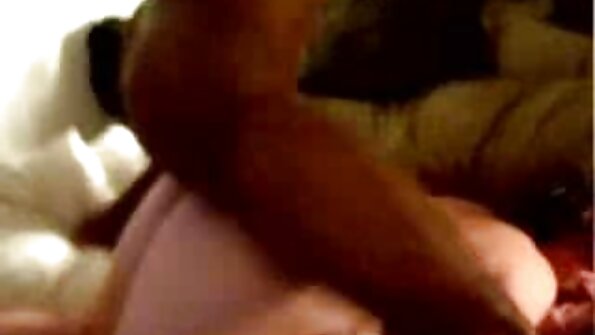 Η Gabbie Carter με τατουάζ κάνει το όνειρο για την οδήγηση κόκορα να συμβεί