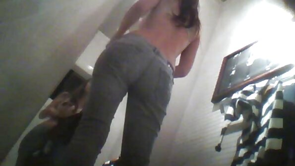 Ο νεαρός παραγωγός ταινιών εκτιμά τα γαμημένα ταλέντα της Λατίνας