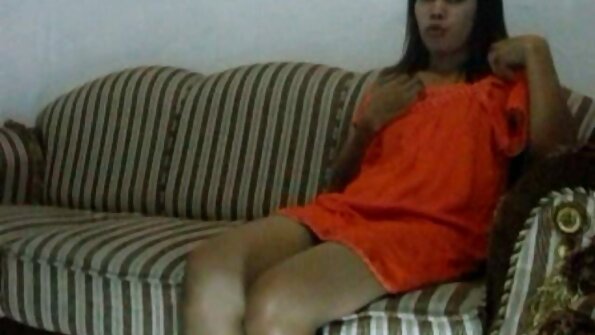 Ο όμορφος Ασιάτης αρμέγει τον κόκορα του σε αντίστροφη καουμπόισσα