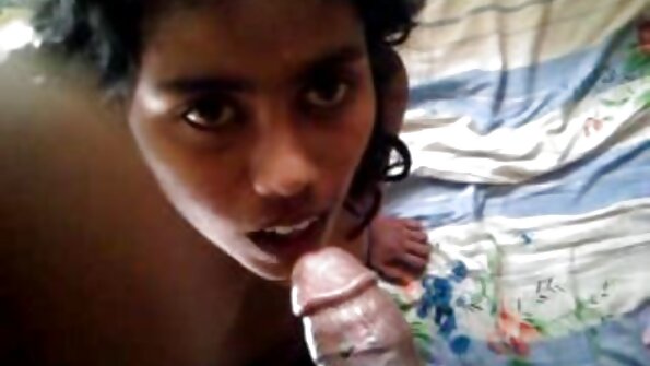 Το έφηβο κορίτσι χτυπιέται από μεγαλύτερο άντρα στην κρεβατοκάμαρα