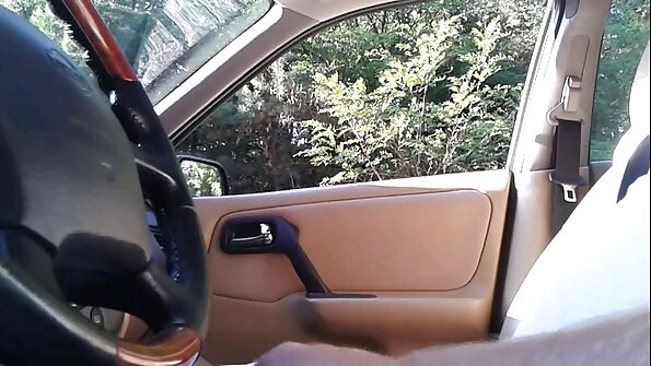 Η ψηλή μελαχρινή έφηβη έχει μια καταπληκτική πρωκτική εμπειρία