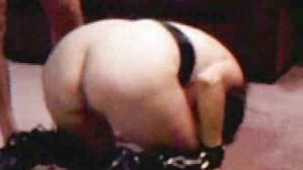 Το έξυπνο έφηβο κορίτσι Nelya καβαλάει τον Τόμπι με τον μαλάκα της