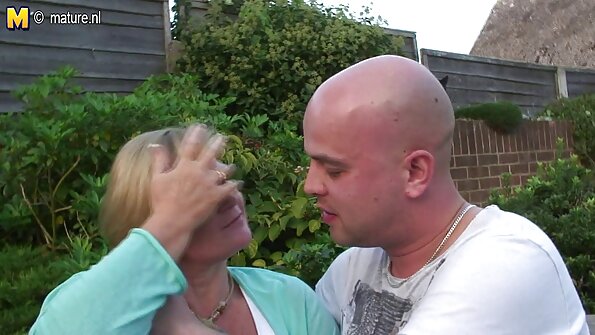 Έφηβοι προσκάλεσαν φίλους και προικισμένα μουνιά για τετ α τετ