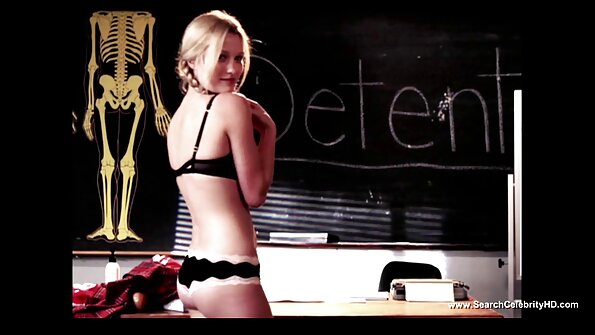 Ο ξένος κάνει σεξ με τον καυλιάρη διευθυντή γκαράζ για να προσληφθεί